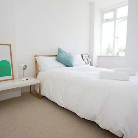 Bright 2 Bedroom Apt - Great Location - Free Parking Bournemouth Eksteriør bilde