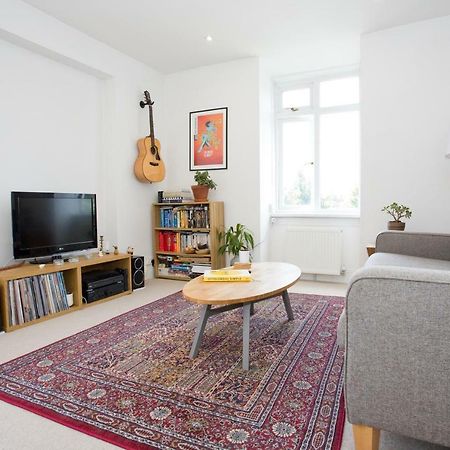 Bright 2 Bedroom Apt - Great Location - Free Parking Bournemouth Eksteriør bilde