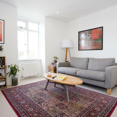Bright 2 Bedroom Apt - Great Location - Free Parking Bournemouth Eksteriør bilde