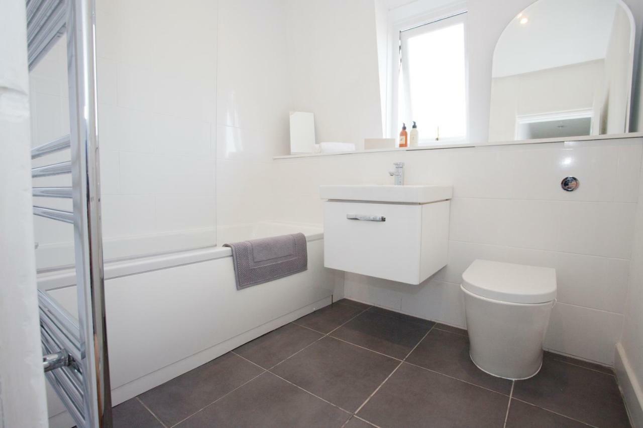Bright 2 Bedroom Apt - Great Location - Free Parking Bournemouth Eksteriør bilde