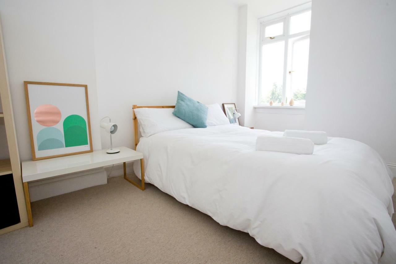 Bright 2 Bedroom Apt - Great Location - Free Parking Bournemouth Eksteriør bilde