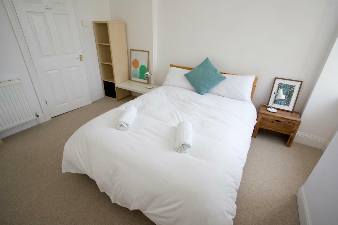 Bright 2 Bedroom Apt - Great Location - Free Parking Bournemouth Eksteriør bilde