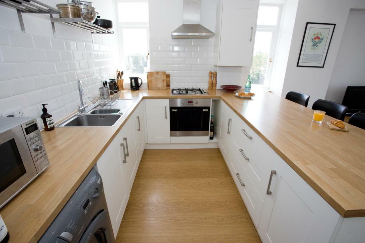 Bright 2 Bedroom Apt - Great Location - Free Parking Bournemouth Eksteriør bilde
