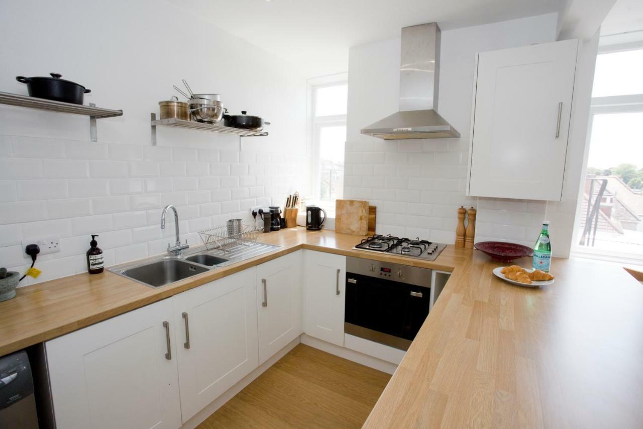 Bright 2 Bedroom Apt - Great Location - Free Parking Bournemouth Eksteriør bilde